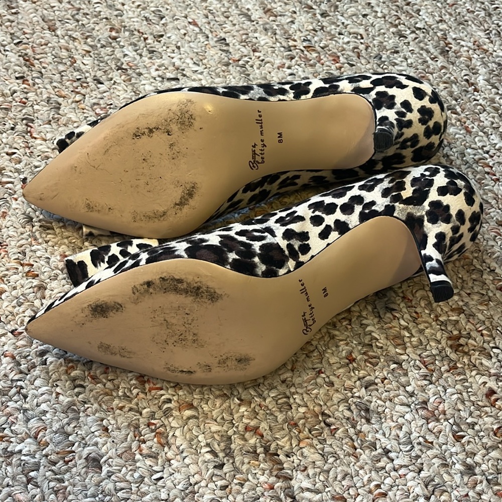 Bettye Muller Leopard Bow Heels Size 8 - Picture 11 of 14